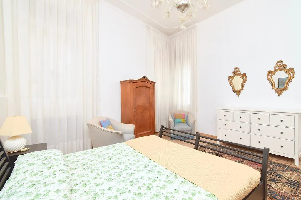 S. Lorenzo 5122 Apartment Venice Italy